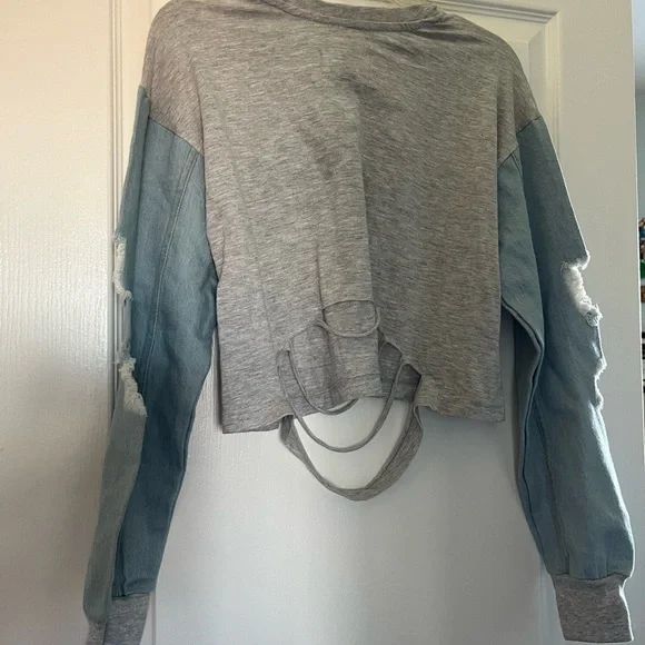 Trendy Gray and Blue Crop Top with 'Good Vibes' Print - Picture 6 of 8